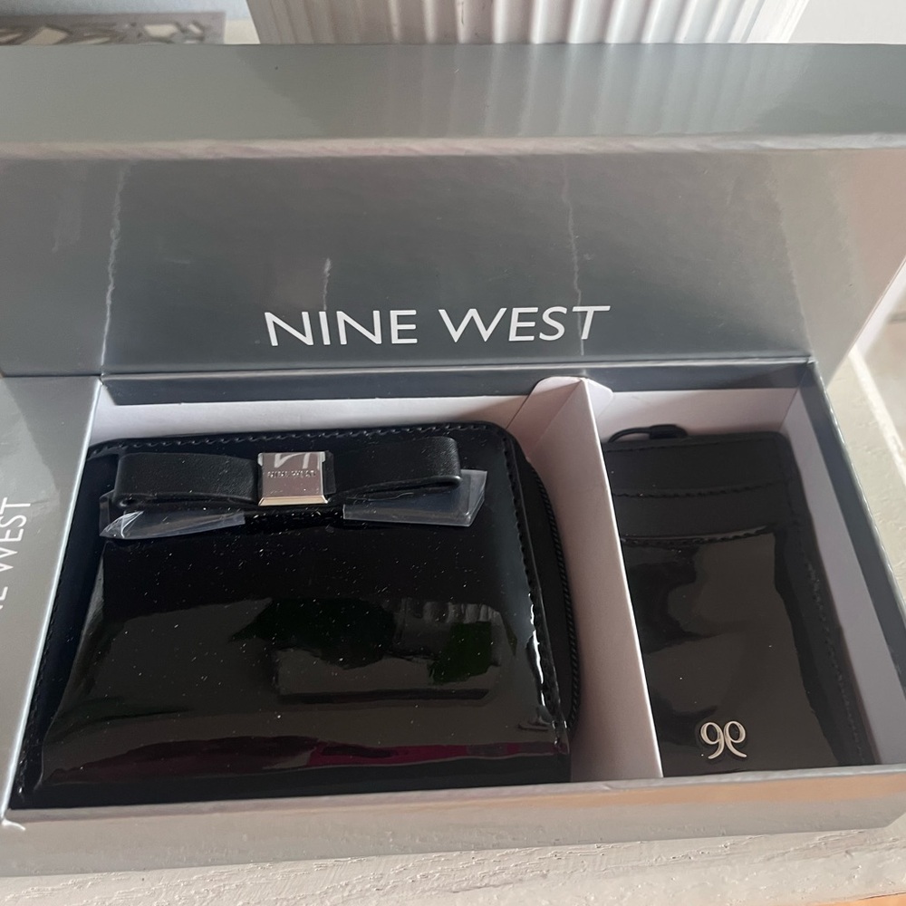 New in Box! Nine West Black Travel Set with Wallet and Luggage Tag
